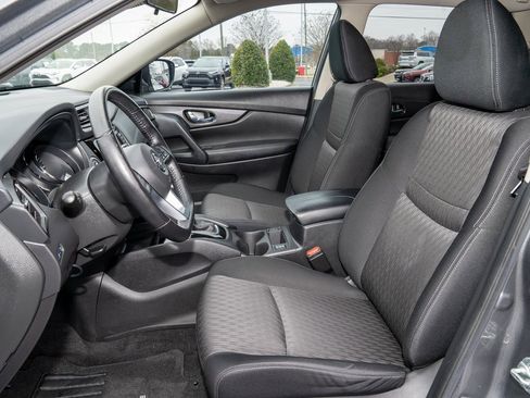 Used 2020 Nissan Rogue SV image 10