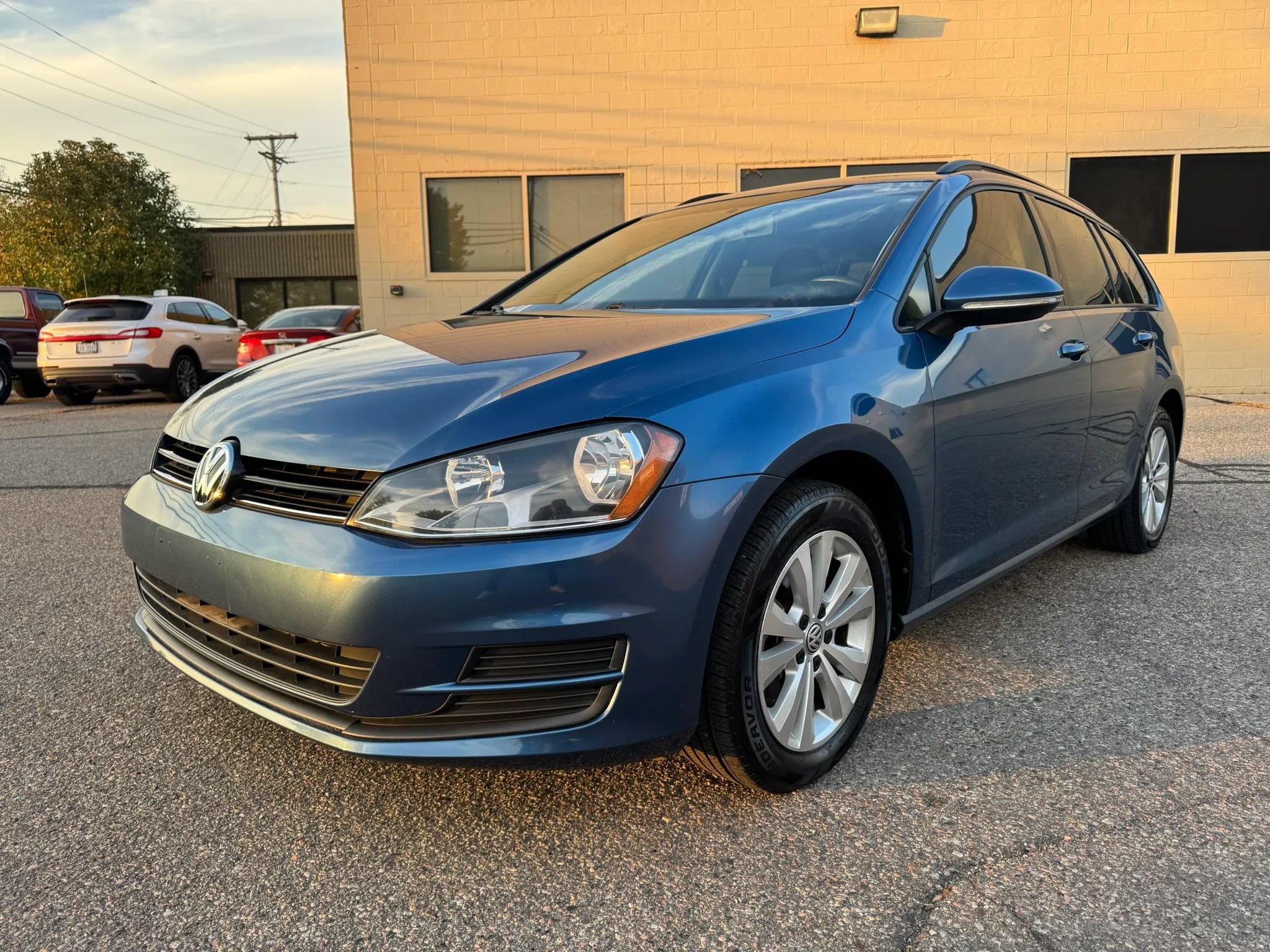 Used 2017 Volkswagen Golf S AWD/4WD image 3