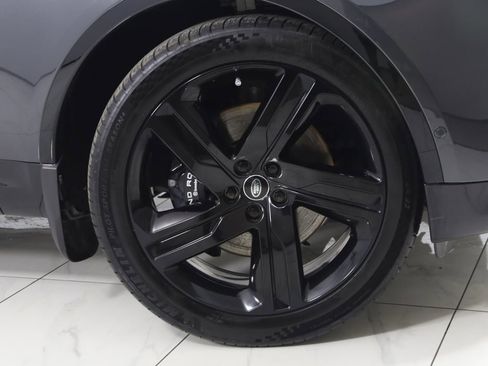 Used 2023 Land Rover Discovery Metropolitan Edition image 17