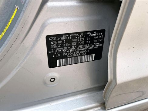 Used 2017 Hyundai Elantra Limited FWD image 34