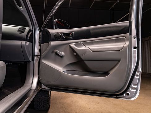 Used 2014 Toyota Tacoma 2WD Regular Cab image 19