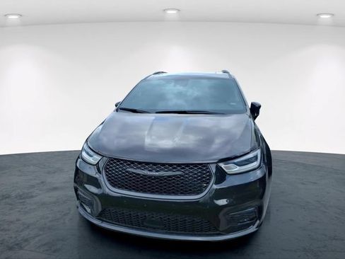 Used 2025 Chrysler Pacifica Limited FWD image 6