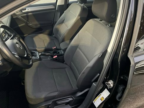 Used 2016 Volkswagen Golf S image 8