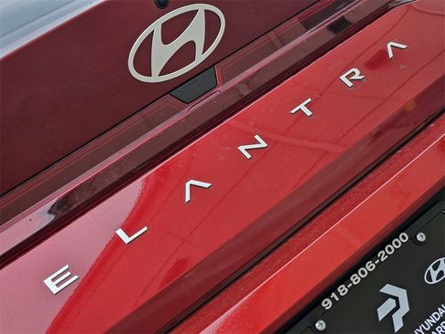 New 2025 Hyundai Elantra SE image 11