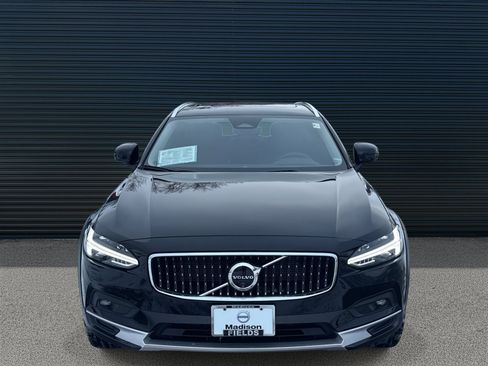 Certified 2024 Volvo V90 B6 Cross Country Plus image 2