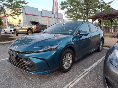 Used 2025 Toyota Camry LE w/ Convenience Package AWD/4WD image 4