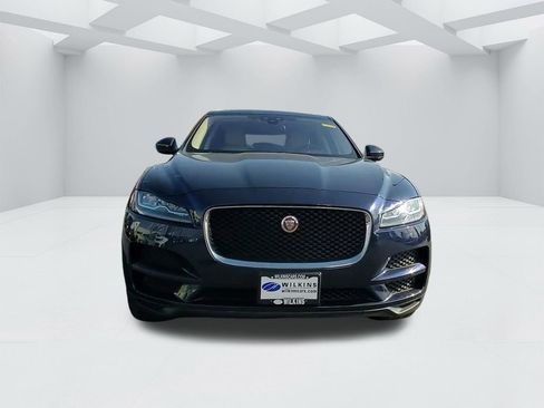 Used 2017 Jaguar F-PACE Prestige image 2