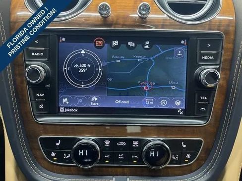 Used 2018 Bentley Bentayga AWD/4WD image 27