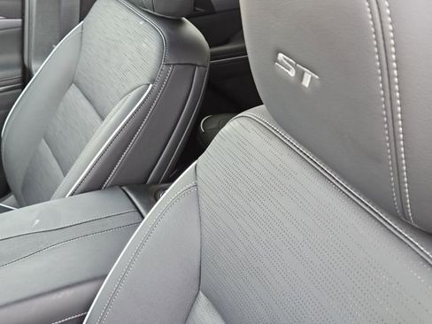 Used 2025 Buick Enclave Sport Touring image 23