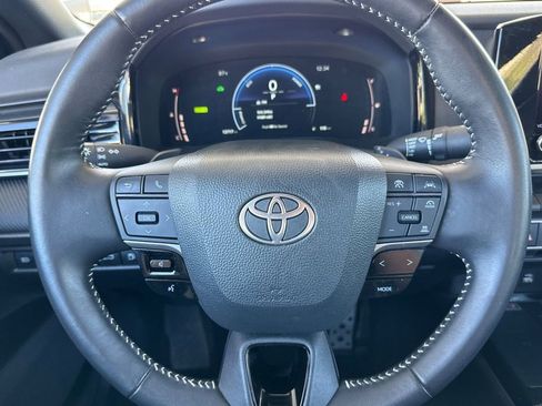 Used 2025 Toyota Camry SE image 33