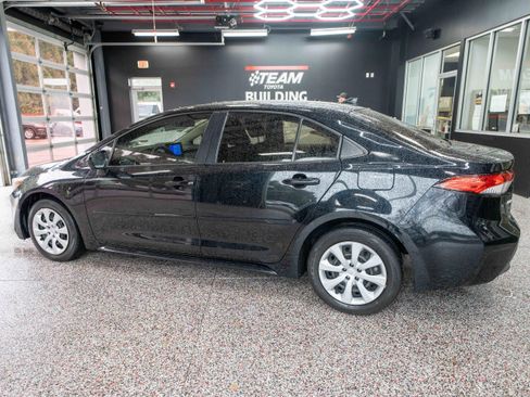Used 2023 Toyota Corolla LE image 2