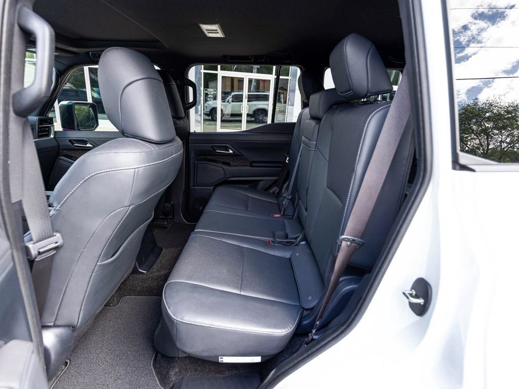 Used 2024 Lexus GX 550 w/ Accessory Package (31) AWD/4WD image 26