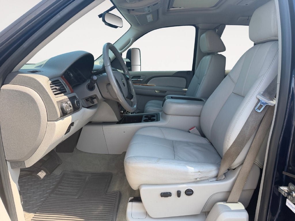 Used 2009 Chevrolet Silverado 2500 LTZ w/ Safety Package AWD/4WD image 7