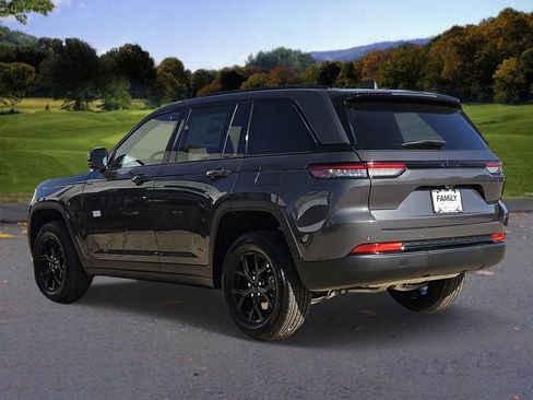 New 2025 Jeep Grand Cherokee Altitude image 3