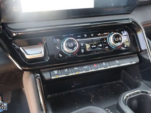 Used 2025 GMC Sierra 2500 AT4 w/ AT4 Premium Plus Package AWD/4WD image 21