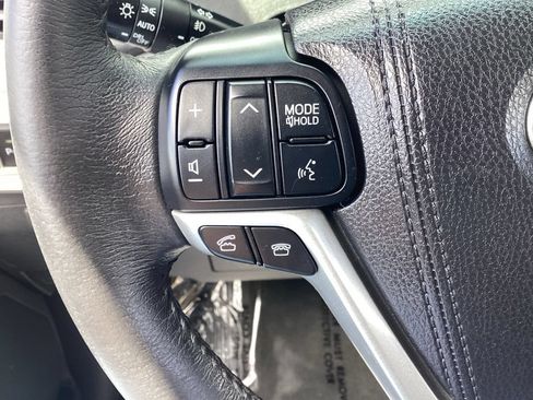 Used 2017 Toyota Sienna XLE Premium AWD/4WD image 19