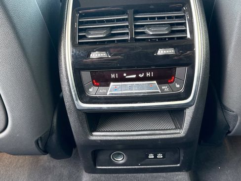 Used 2021 BMW X7 xDrive40i w/ Cold Weather Package image 16