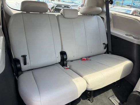 Used 2017 Toyota Sienna AWD image 28