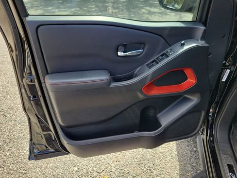 Used 2023 Nissan Frontier PRO-4X w/ Pro Convenience Package image 8