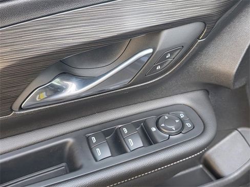 Used 2023 GMC Terrain SLE w/ Elevation Edition image 11