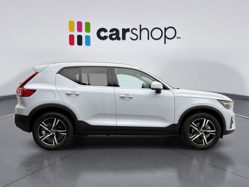 Used 2025 Volvo XC40 B5 Core AWD/4WD image 6
