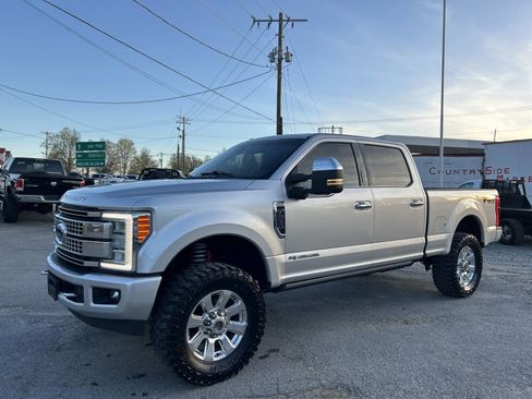 Used 2017 Ford F250 Platinum w/ FX4 Off-Road Package image 2