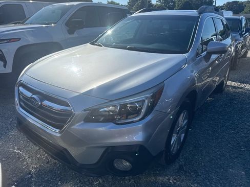 Used 2018 Subaru Outback 2.5i Premium AWD/4WD image 1