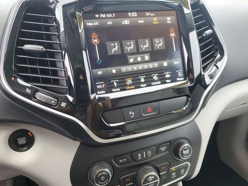 Certified 2019 Jeep Cherokee Limited w/ Luxury Group image 22