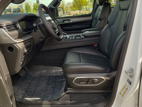 New 2026 Jeep Grand Wagoneer 4WD image 19
