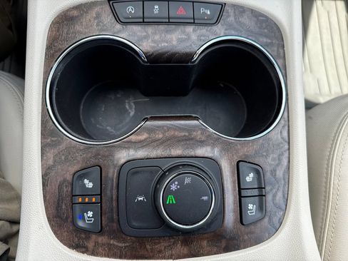 Used 2020 GMC Acadia Denali w/ Technology Package FWD image 17