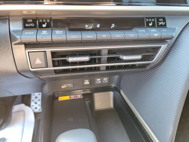 Used 2025 Toyota Camry SE w/ Multimedia Upgrade Package FWD image 13