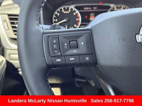 Used 2025 Nissan Rogue SV FWD image 24