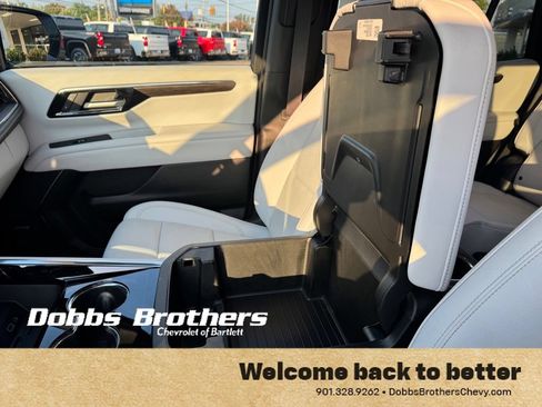 Used 2025 Chevrolet Tahoe Premier w/ Sun And Tow Package AWD/4WD image 23