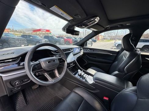 Used 2023 Jeep Grand Cherokee Overland w/ Luxury Tech Group IV AWD/4WD image 48