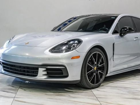 Used 2018 Porsche Panamera 4 AWD/4WD image 7