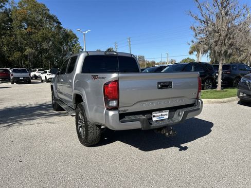 Used 2018 Toyota Tacoma TRD Sport image 4