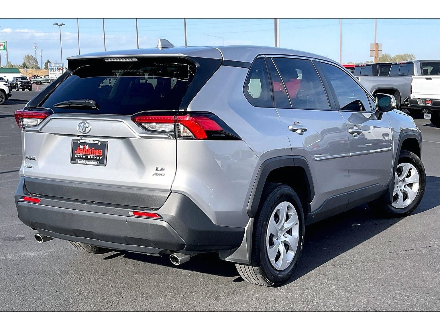Used 2024 Toyota RAV4 LE AWD/4WD image 15