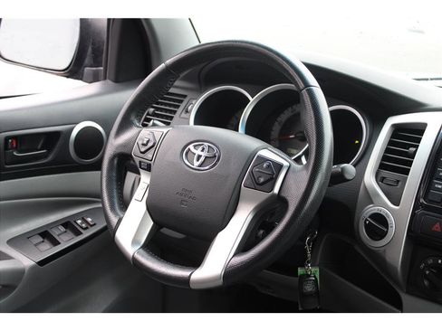 Used 2015 Toyota Tacoma 4x4 Double Cab w/ TRD Off-Road Package image 15