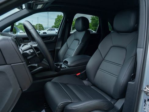 Certified 2024 Porsche Cayenne AWD/4WD image 5