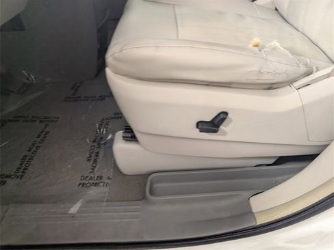 Used 2008 Chrysler Town & Country Touring image 13