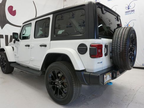 Used 2023 Jeep Wrangler Sahara AWD/4WD image 7