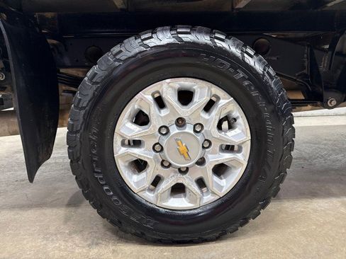 Used 2022 Chevrolet Silverado 2500 LT w/ Convenience Package image 37