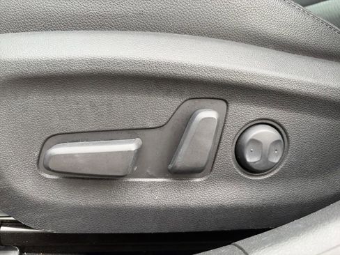 Used 2017 Hyundai Elantra Limited w/ Limited Tech Package 04 image 12