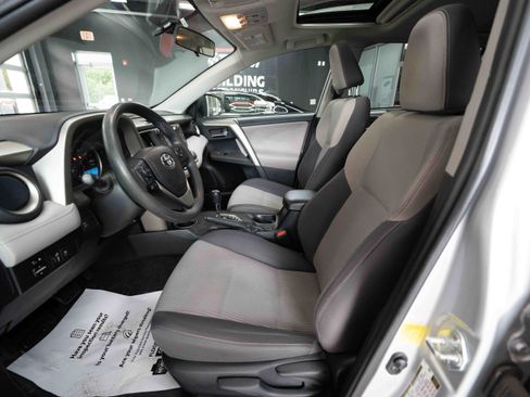 Used 2014 Toyota RAV4 XLE image 9