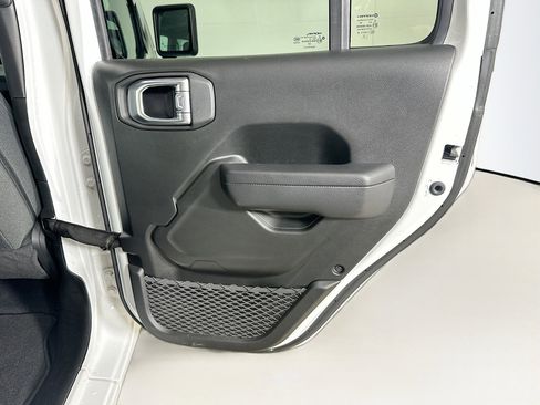 Used 2024 Jeep Wrangler Unlimited w/ Convenience Group AWD/4WD image 28