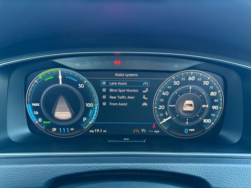 Used 2019 Volkswagen e-Golf SEL Premium image 13