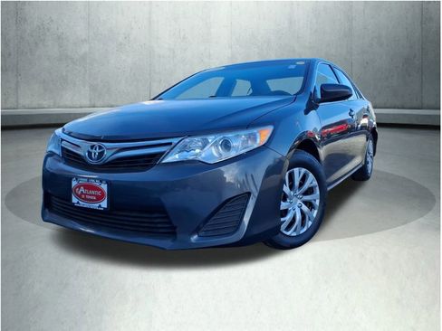Used 2013 Toyota Camry LE image 4