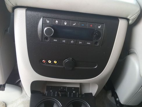 Used 2011 Chevrolet Suburban LT w/ Luxury Package image 15