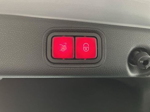 Used 2020 Mercedes-Benz E 350 4MATIC Sedan image 34