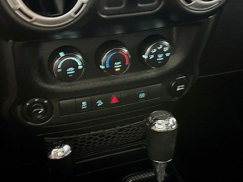 Used 2013 Jeep Wrangler Sahara w/ Connectivity Group AWD/4WD image 16